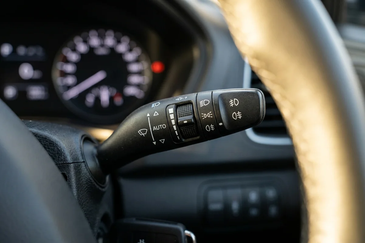 Światła przeciwmgielne w Hyundaiu i20 – instrukcja obsługi