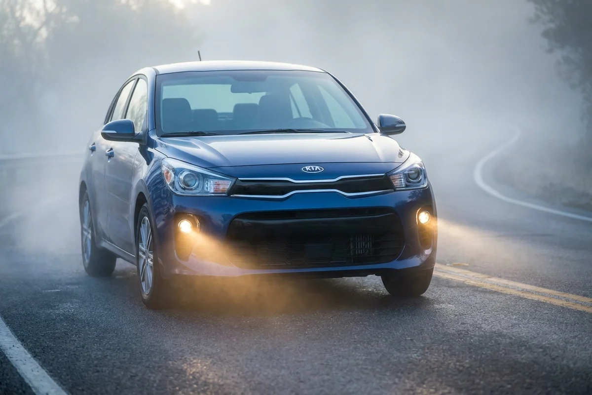 Światła przeciwmgielne w Kia Rio – instrukcja obsługi