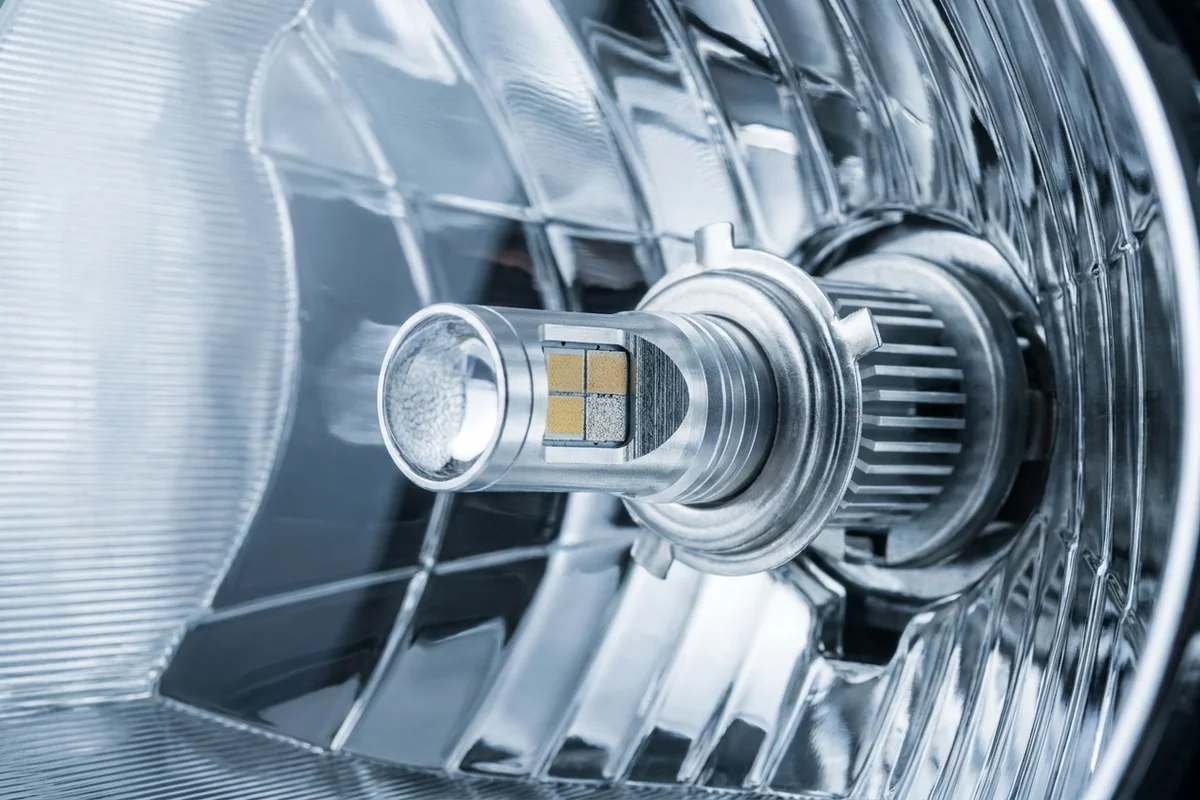 Żarówki LED do samochodu – jak dobrać retrofit?