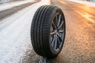 Ile wytrzymują opony całoroczne i wielosezonowe?