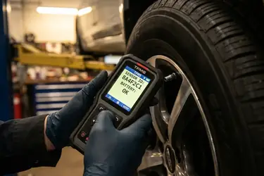 Jak sprawdzić czujniki TPMS i znaleźć uszkodzony czujnik?