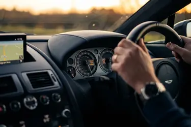 Komunikaty TPMS po angielsku i niemiecku – co oznaczają?
