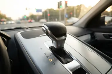 Jak hamować samochodem z automatyczną skrzynią?
