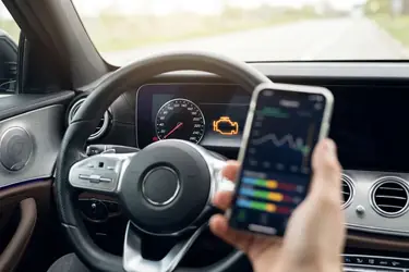 Jak skasować check engine bez komputera i kiedy tego nie robić?
