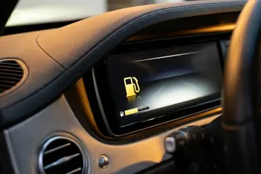 Kontrolka rezerwy paliwa – co oznacza i ile można przejechać?