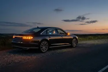 Migający check engine – co oznacza i jak pilnie reagować?