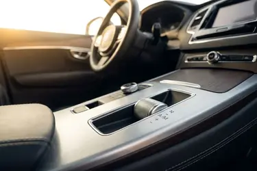 Skrzynia półautomatyczna – jak działa i czym różni się od automatu?