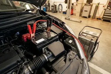 Czy można odpalić auto z prostownika i jak zrobić to bezpiecznie?
