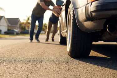 Jak odpalić auto na popych i kiedy nie wolno tego robić?