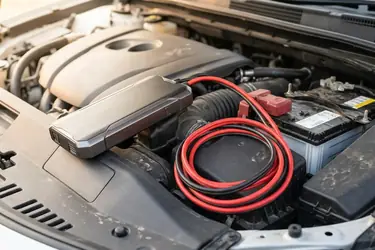 Jak odpalić samochód z powerbanku rozruchowego?