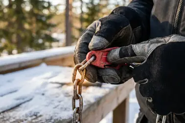 Kontrola ogniw, zamków i napinaczy w używanym komplecie łańcuchów śniegowych