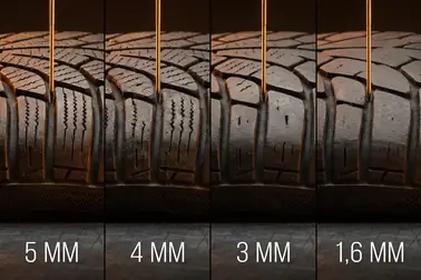 Porównanie bieżnika opony zimowej przy wartościach 5 mm, 4 mm, 3 mm i 1,6 mm