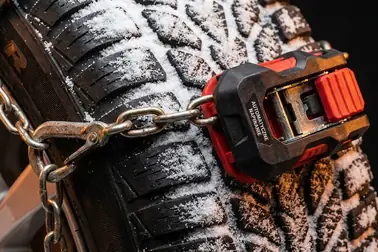 Ręczny i automatyczny mechanizm napinania łańcuchów śniegowych