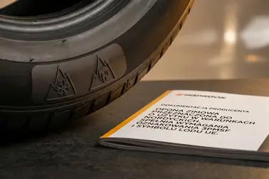 Symbol 3PMSF, piktogram przyczepności na lodzie oraz dokumentacja producenta opony