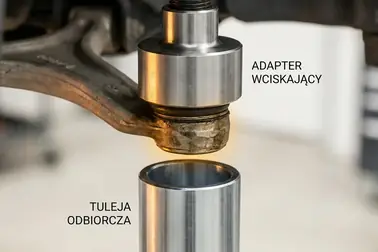 Adapter naciskowy i tuleja odbiorcza ustawione osiowo przy sworzniu