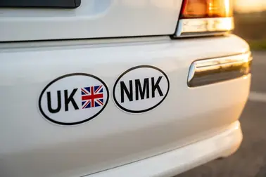 Aktualne oznaczenia UK i NMK zestawione z historycznymi GB i MK oraz osobno oznaczonym RKS