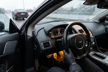 Bezpieczne zwalnianie i zachowanie dystansu po zapaleniu kontrolki ABS