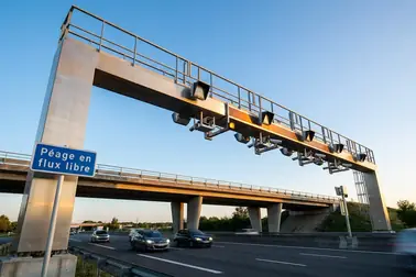 Bramownica systemu péage en flux libre nad francuską autostradą
