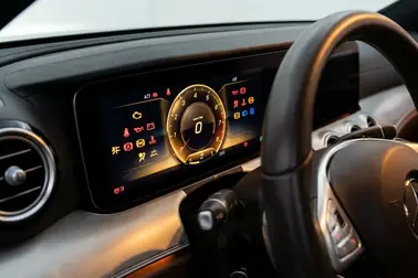 Czerwone kontrolki zapalone podczas autotestu po włączeniu zapłonu