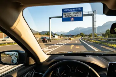 Granica odcinka autostrady zwolnionego z winiety i dalsza część drogi wymagająca opłaty
