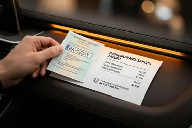 Kierowca porównuje numer rejestracyjny i datę ważności w formularzu zakupu e-winiety