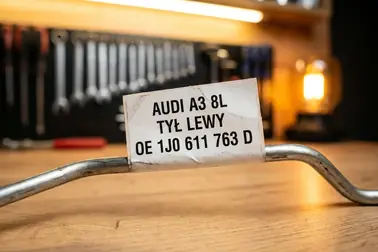 Kod generacji, oś, strona i typ przewodu w opisie części do Audi i Volkswagena