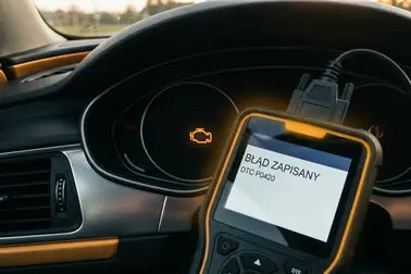 Kontrolka check engine oraz zapisany kod usterki pokazujące różnicę między zgaszeniem lampki a naprawą przyczyny