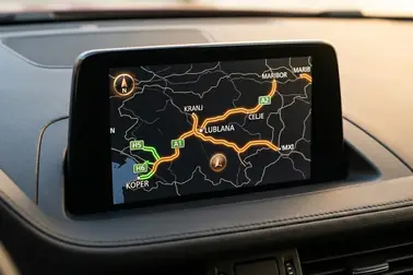 Mapa słoweńskich autostrad i dróg ekspresowych z oznaczonymi odcinkami wymagającymi e-winiety oraz wyjątkami