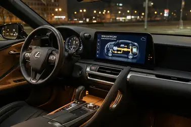 Nissan e-Power podczas jazdy ze wskazaniem niezależnej pracy silnika benzynowego i elektrycznego napędu kół