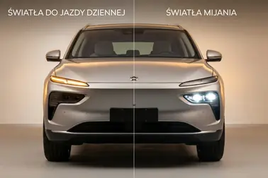 Porównanie działania przednich lamp przed i po przełączeniu ze świateł dziennych na mijania