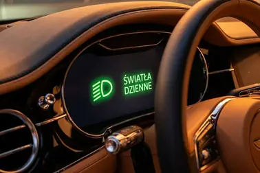 Porównanie ikony lampy świateł dziennych i napisu DRL na desce rozdzielczej samochodu