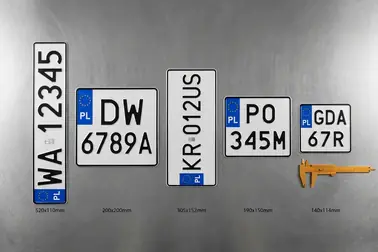 Porównanie wymiarów samochodowej tablicy jednorzędowej, dwurzędowej, zmniejszonej, motocyklowej i motorowerowej