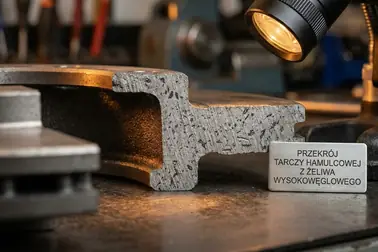 Przekrój materiału tarczy wysoko nawęglanej pod powiększeniem