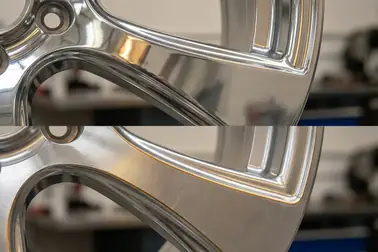 Różnica w strukturze między powierzchnią polerowaną na lustro a toczoną diamond cut