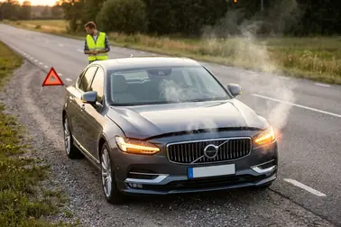 Samochód zatrzymany bezpiecznie po pojawieniu się dymu i komunikatu o awarii wtrysku