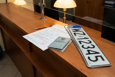 Wniosek, dowód rejestracyjny, tablice i zaświadczenie przygotowane do wyrejestrowania samochodu