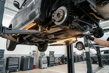 Aplikacja powłoki antykorozyjnej na skomplikowanym podwoziu samochodu typu SUV