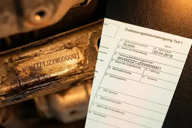 Porównanie tego samego 17-znakowego numeru VIN na pojeździe i w niemieckich dokumentach